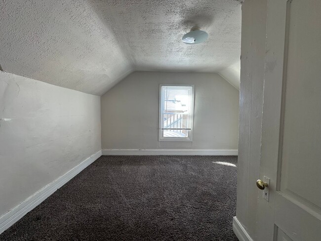 Building Photo - 712 S Oakland Ave