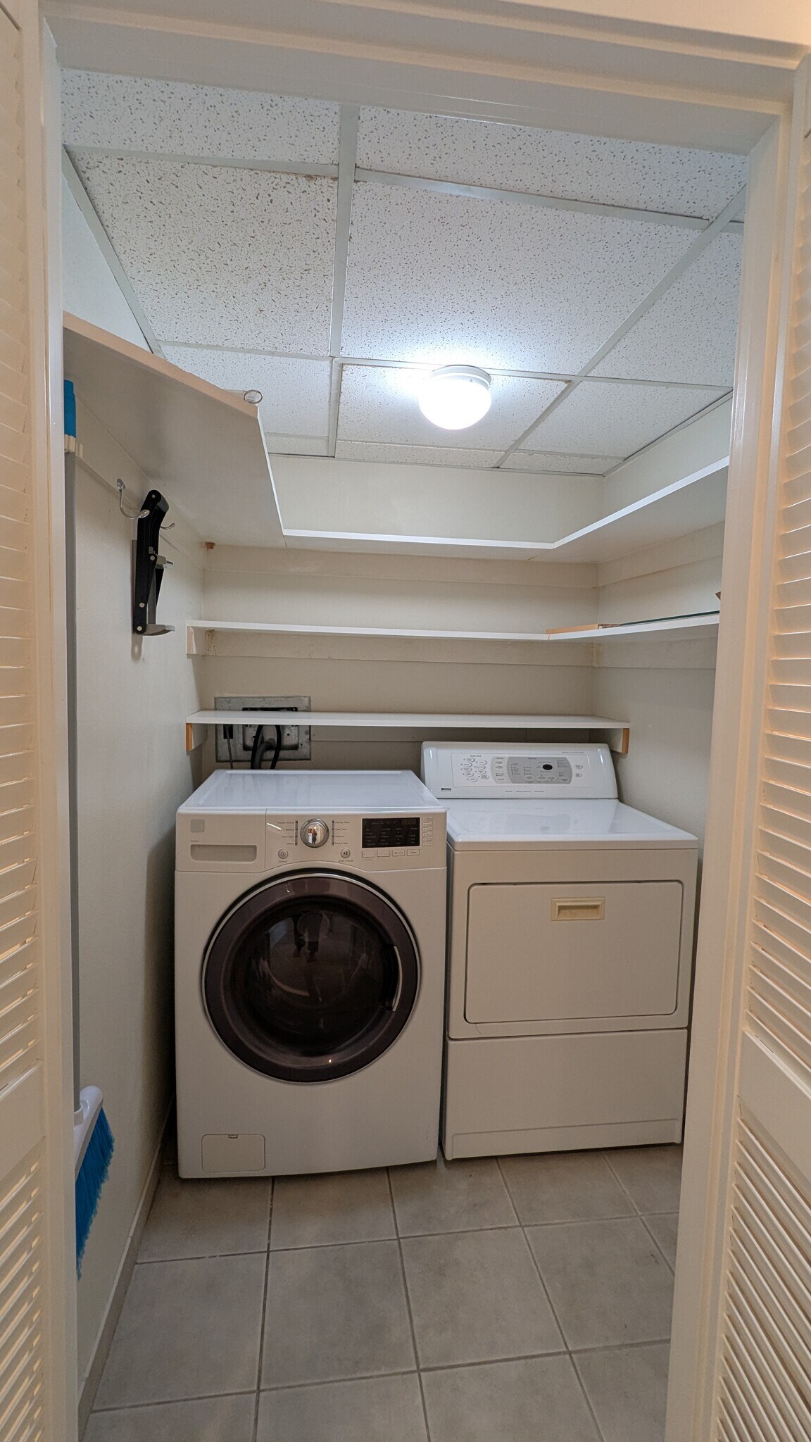 Laundry room - 196 SE Spokane St