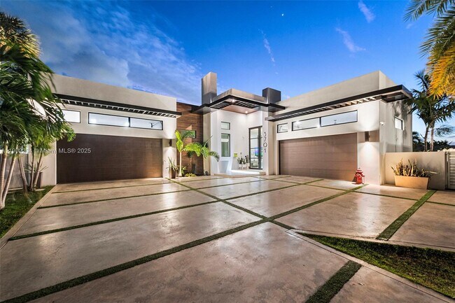 Building Photo - 3701 NE 26th Ave