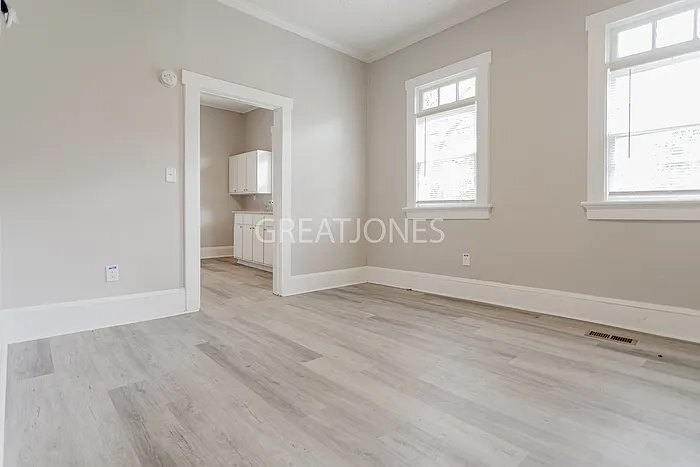 Building Photo - 945 53rd St