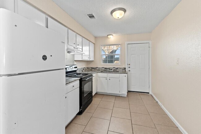 Building Photo - 410 Old Thorndale Rd