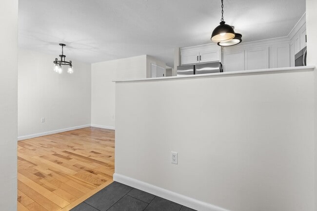 Building Photo - 2 Rockingham Ct