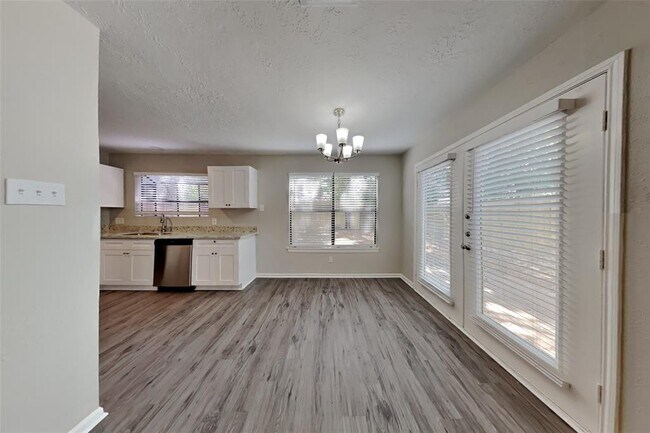 Building Photo - 7743 High Village Dr