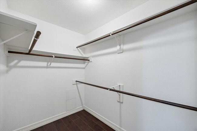 Building Photo - 9 E Willowood Ct