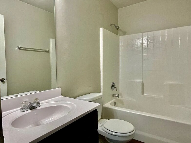 Building Photo - 3405 SE 94th St