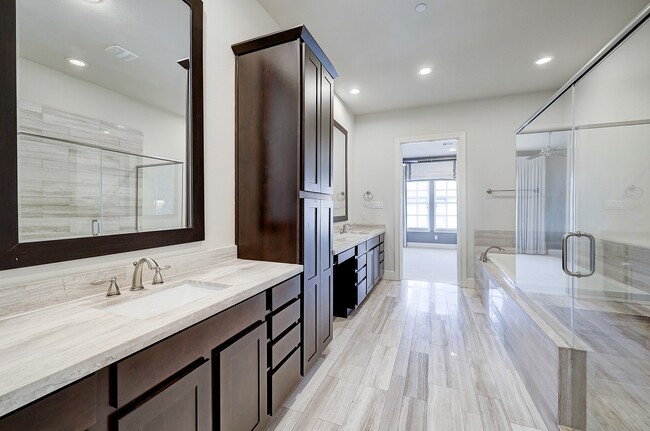 Building Photo - 1110 Thompson St