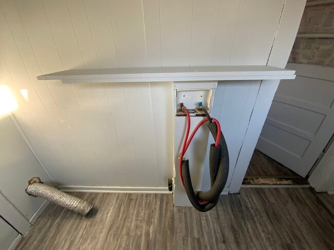 Building Photo - 12 S Beard St