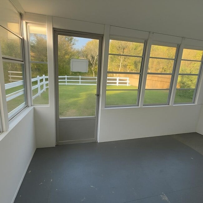 Building Photo - 1221 42nd Ave