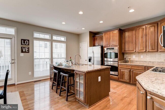 Building Photo - 1739 Theale Way