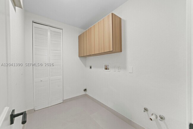 Building Photo - 3040 SW 44th St