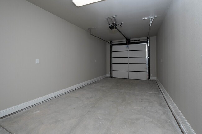 Building Photo - 1711 2nd Ave