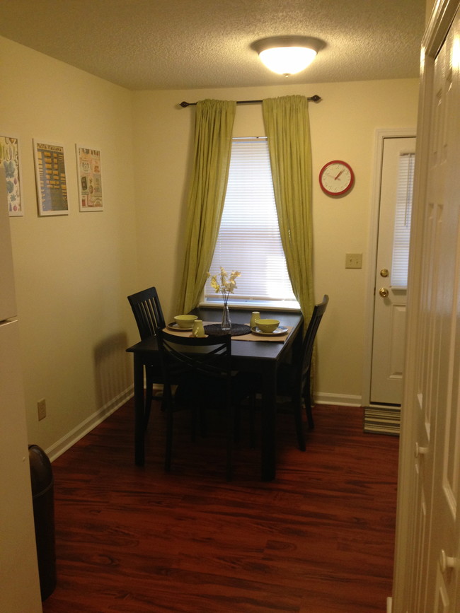 Dining Room - Surrey Square