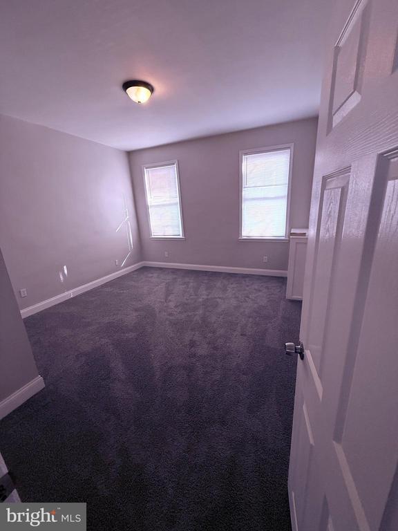 Building Photo - 824 E 33rd St