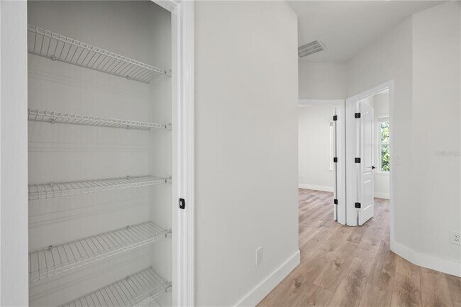 Building Photo - 7819 Hardenton St