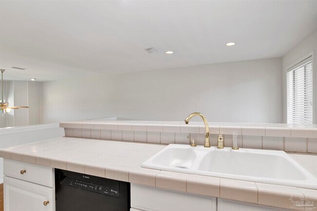 Building Photo - 13414 Valerie Dr