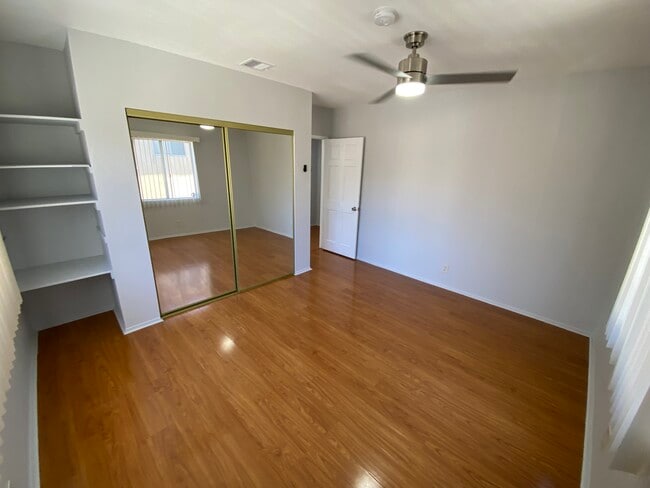 Building Photo - 4412-4412 Prospect Ave