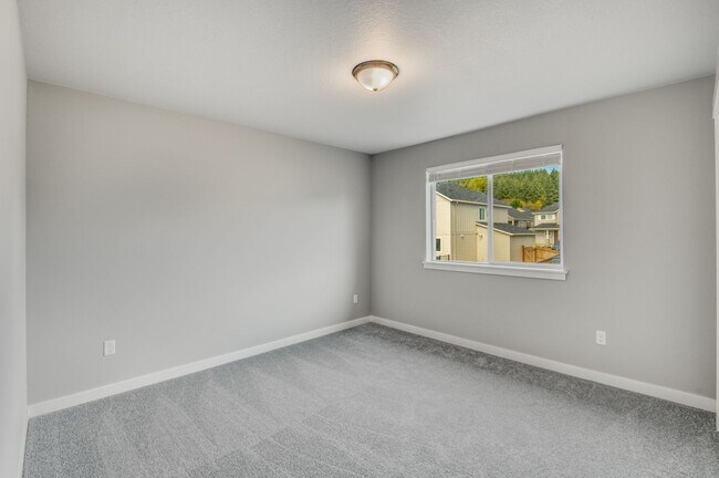 Building Photo - Brand New & Beautiful 2025 Holt Home !  Walking Trails, Common Areas!