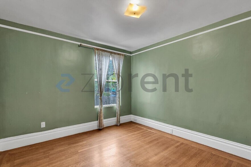 Building Photo - Unit