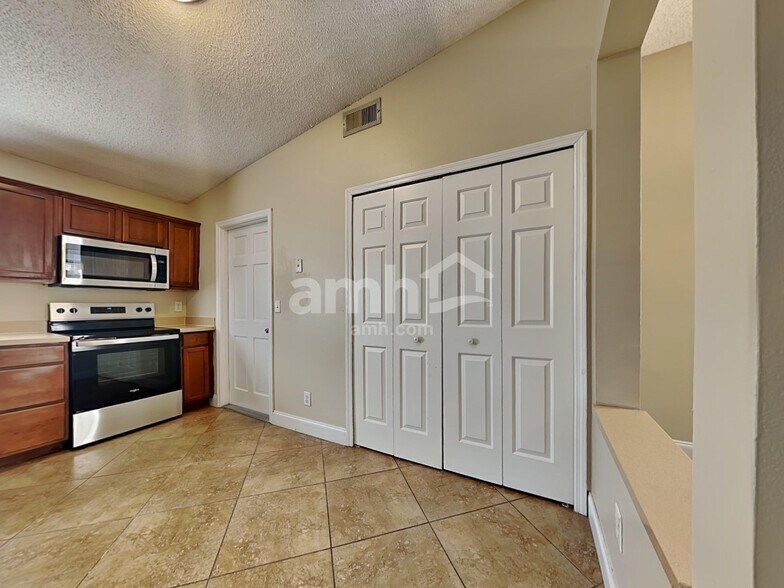 Building Photo - 1036 Bluejack Oak Dr