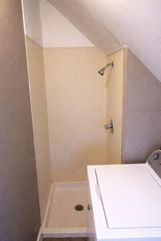 Building Photo - 326 2nd Ave NE