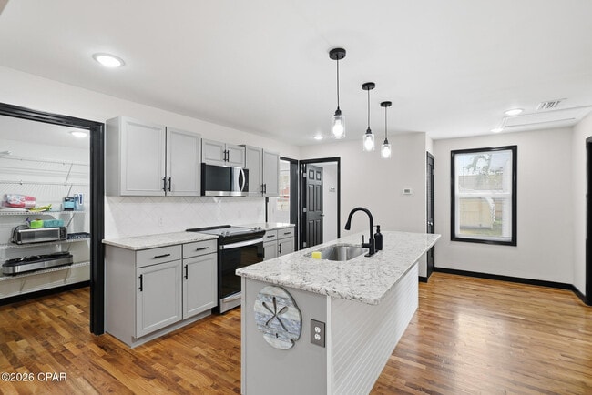 Building Photo - 1808 Chestnut Ave