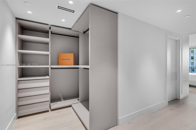 Building Photo - 430 Grand Bay Dr