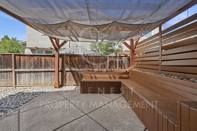 Building Photo - 1070 Sierra View Cir