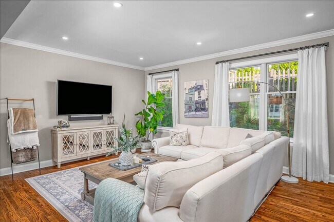 Building Photo - Beautifully Renovated 4 Bedroom 2.5 Bathroom Colonial
