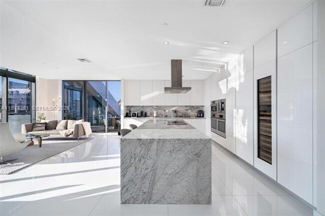 Building Photo - 88 SW 7th St