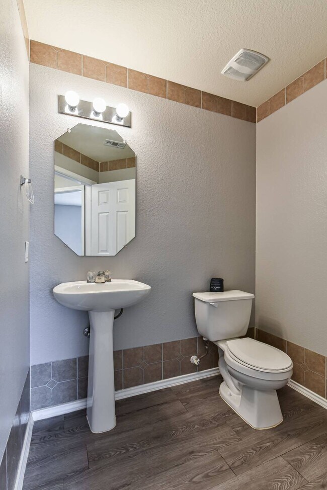 Building Photo - 4600 Donegal Bay Ct