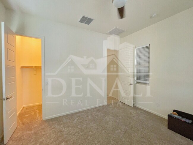 Building Photo - 273 E Lantana Dr