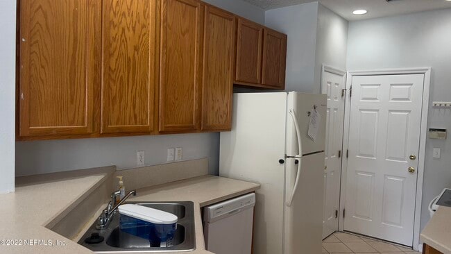 Building Photo - 3945 Buckthorne Dr
