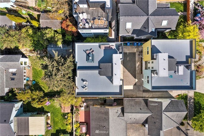 Building Photo - Contemporary 3 Bed 2.5 Bath Home with Rooftop Deck in Ballard