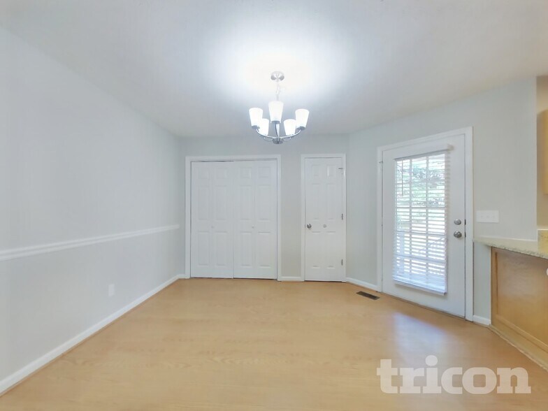 Building Photo - 712 Paige Ct