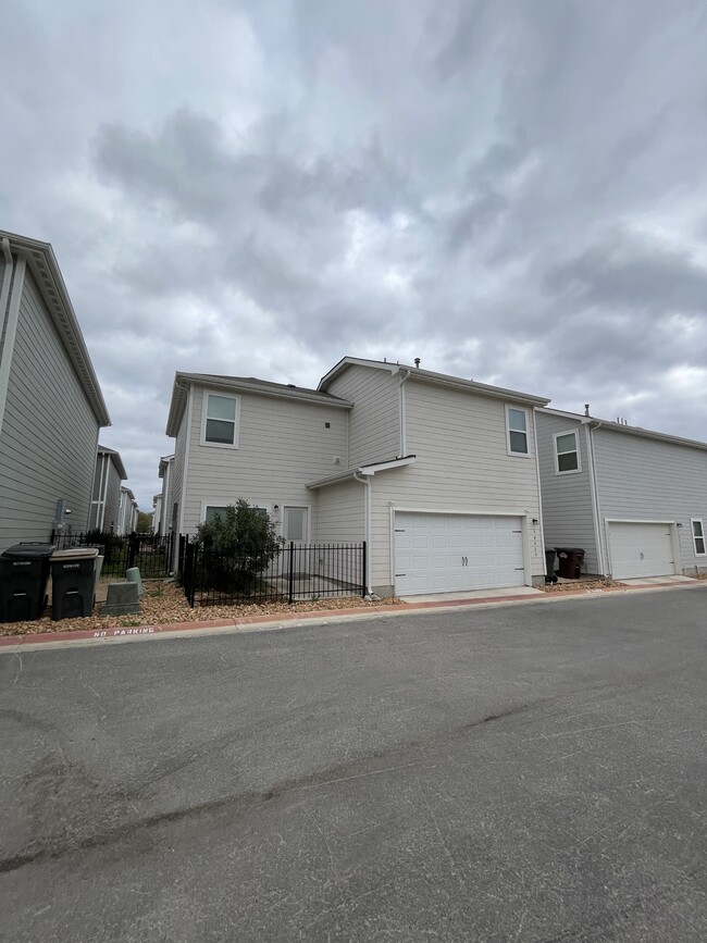 Building Photo - 10829 Emerick St