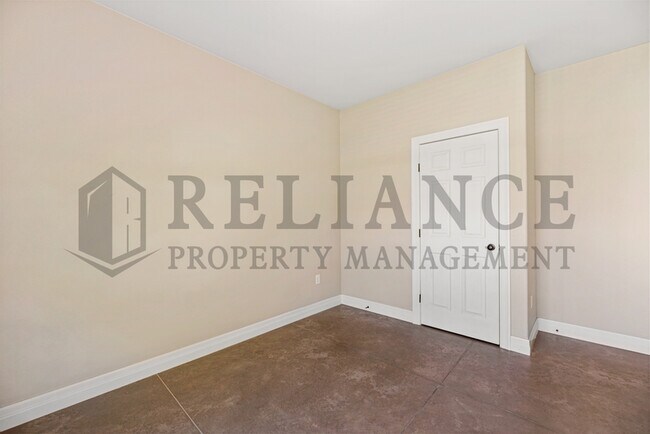 Building Photo - 3738 N Tyler Ct