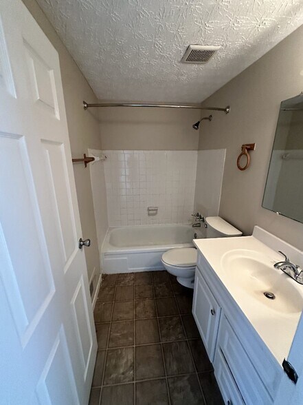 Building Photo - 2512 Nassau Dr