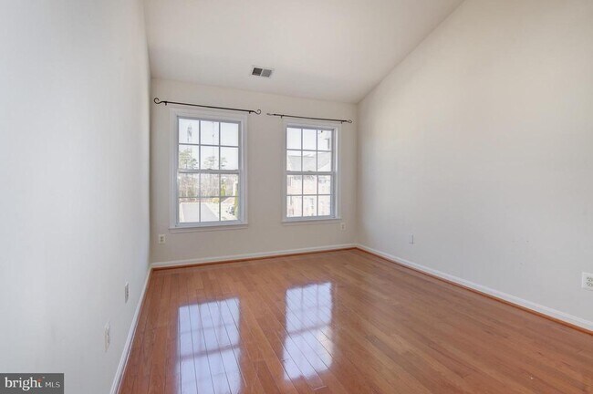 Building Photo - 18818 Silverwood Terrace