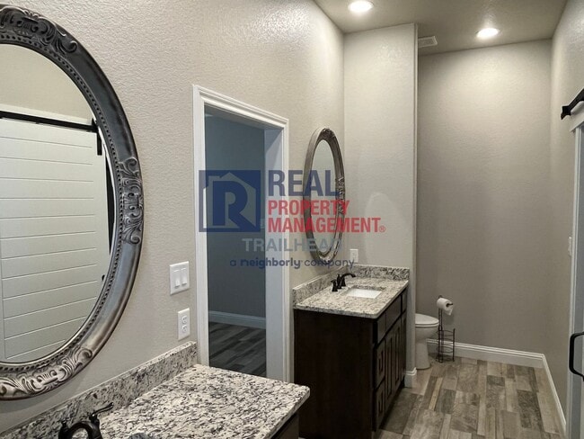 Building Photo - Stunning 3 Bed 2 Bath Home in Gated Lakesi...