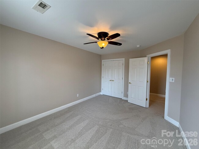 Building Photo - 3993 Lake Shore Rd S