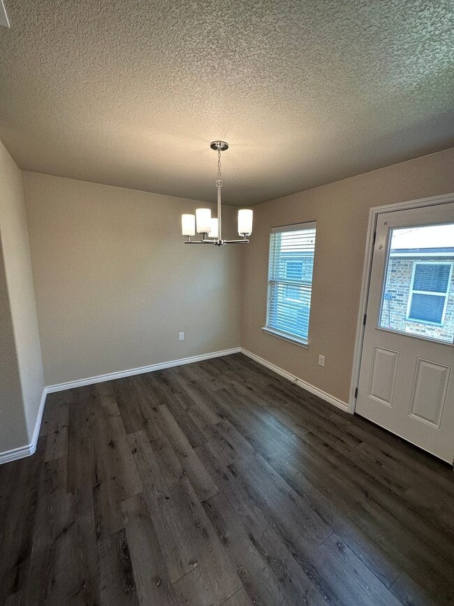 Building Photo - AVAILABLE NOW! - 2 WEEKS FREE (SECTION 8 A...