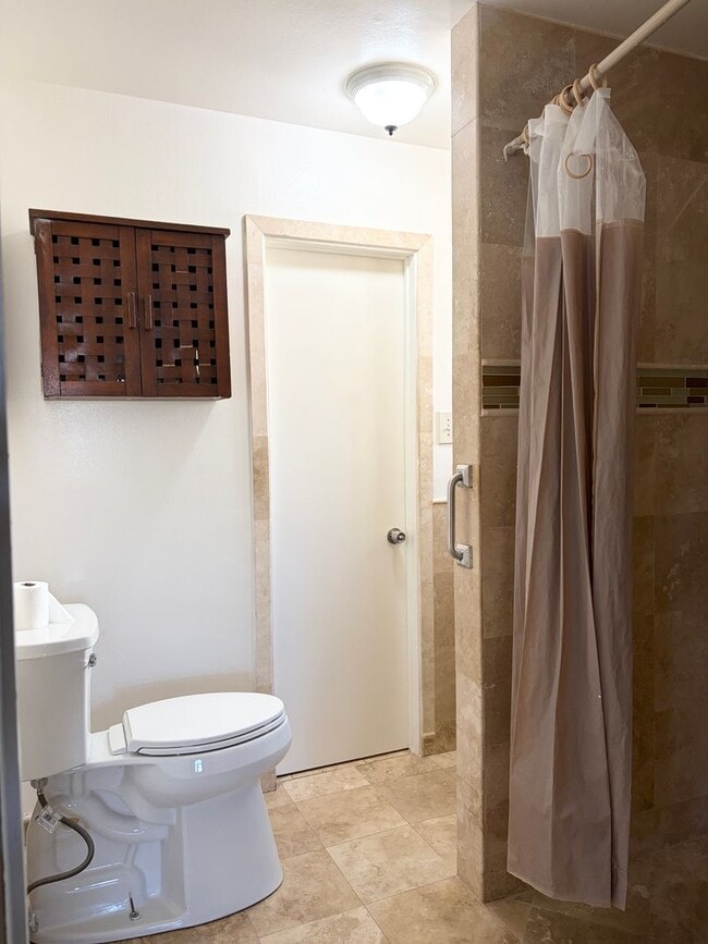 Building Photo - Dream Home with Pool. Updated Kitchen. Spa...