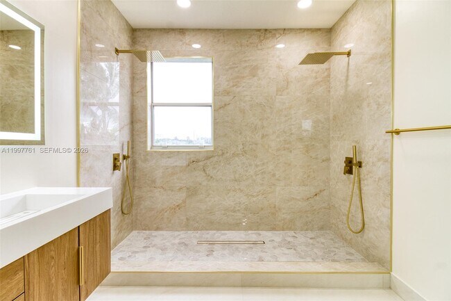 Building Photo - 5363 SW 38th Ave