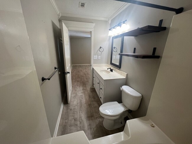 Building Photo - 2708 Swallow Ln