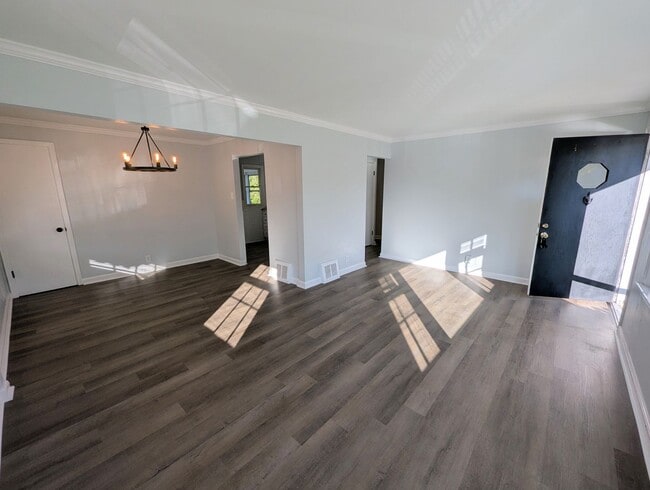 Building Photo - Live in Bliss - 3 Bed, 1 Bath