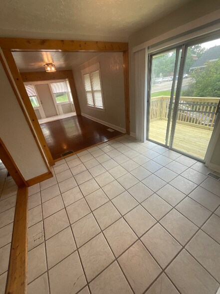 Building Photo - 416 E Hillside Dr