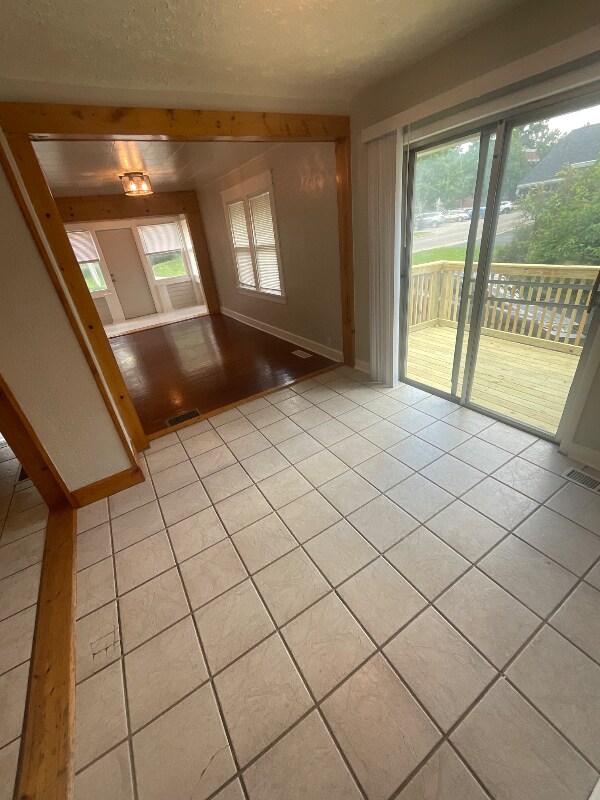 Building Photo - 416 E Hillside Dr
