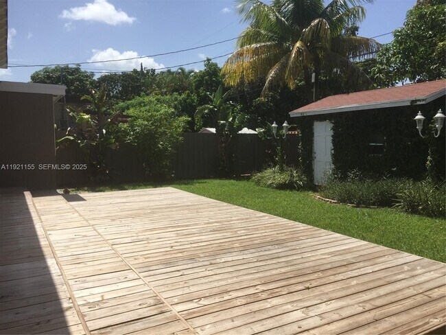 Building Photo - 1831 SW 17th Terrace