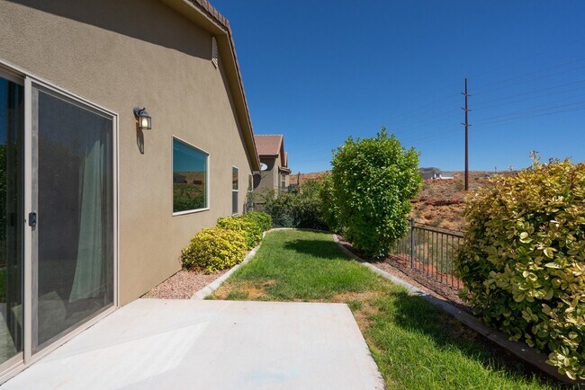 Building Photo - 2031 East Colorado Drive