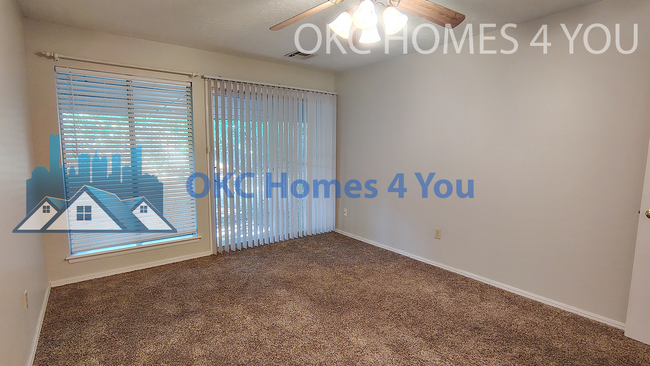 Building Photo - Half Duplex with Tons of Space!